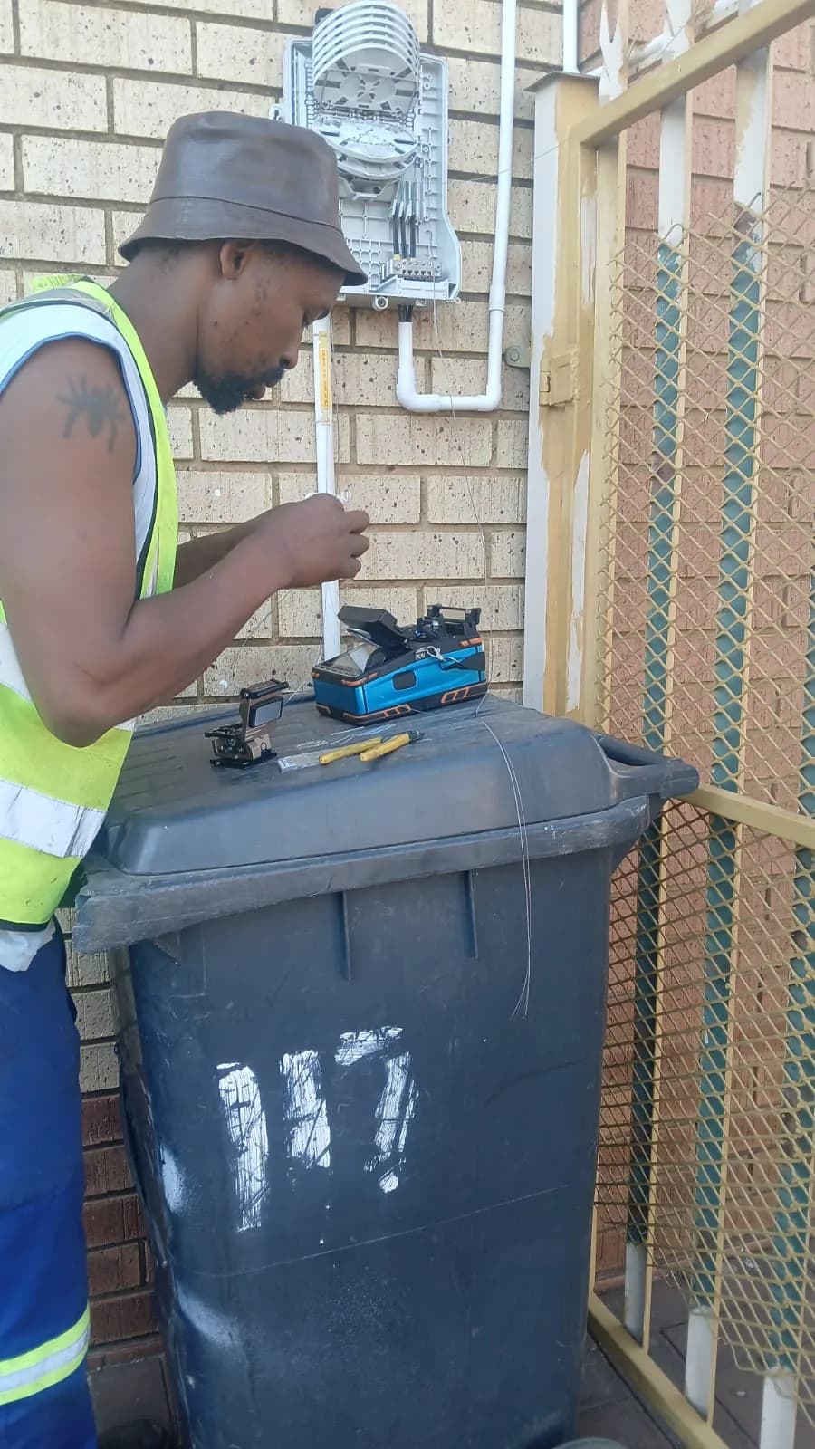 Fibre installation and splicing